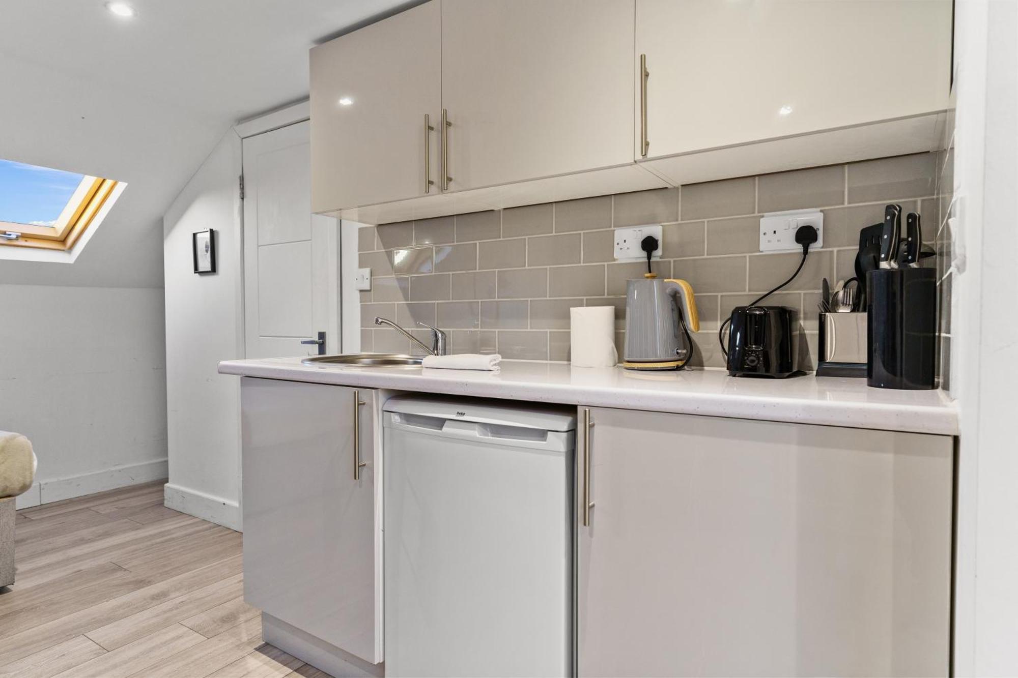 Pensiune Modern Studio By Livestay Short Lets & Serviced *